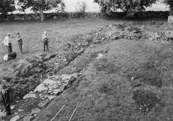 Undersökning av gamla kyrkan.jpg